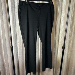 Simply Vera black stretch bootleg pants
